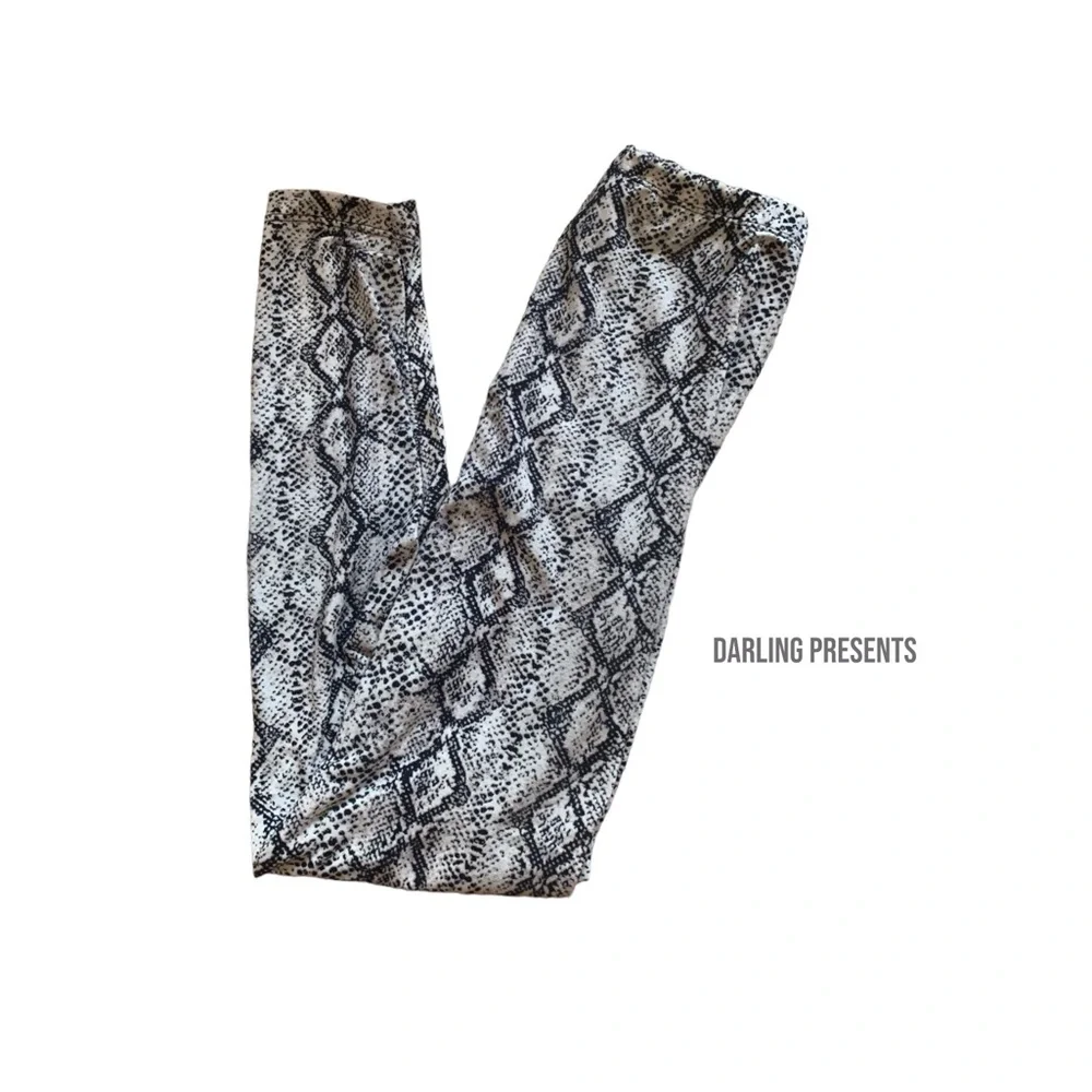 Zenana Python Snake Print Micro Fiber Loungewear Set Women Color Black Size L
